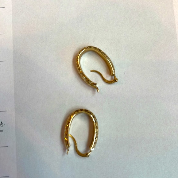 10k hoop earring made in Israel - Picture 5 of 5